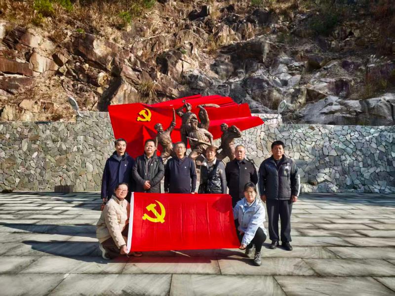 市信访局开展“追寻红色足迹 汲取奋进力量”主题党日活动